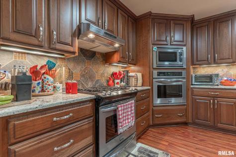 2022 West Main Street Salem IL 62881