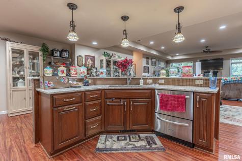 2022 West Main Street Salem IL 62881