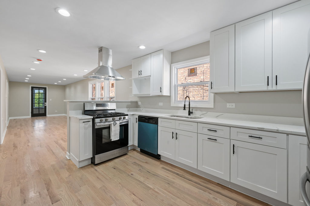 8613 South Colfax Avenue Chicago IL 60617