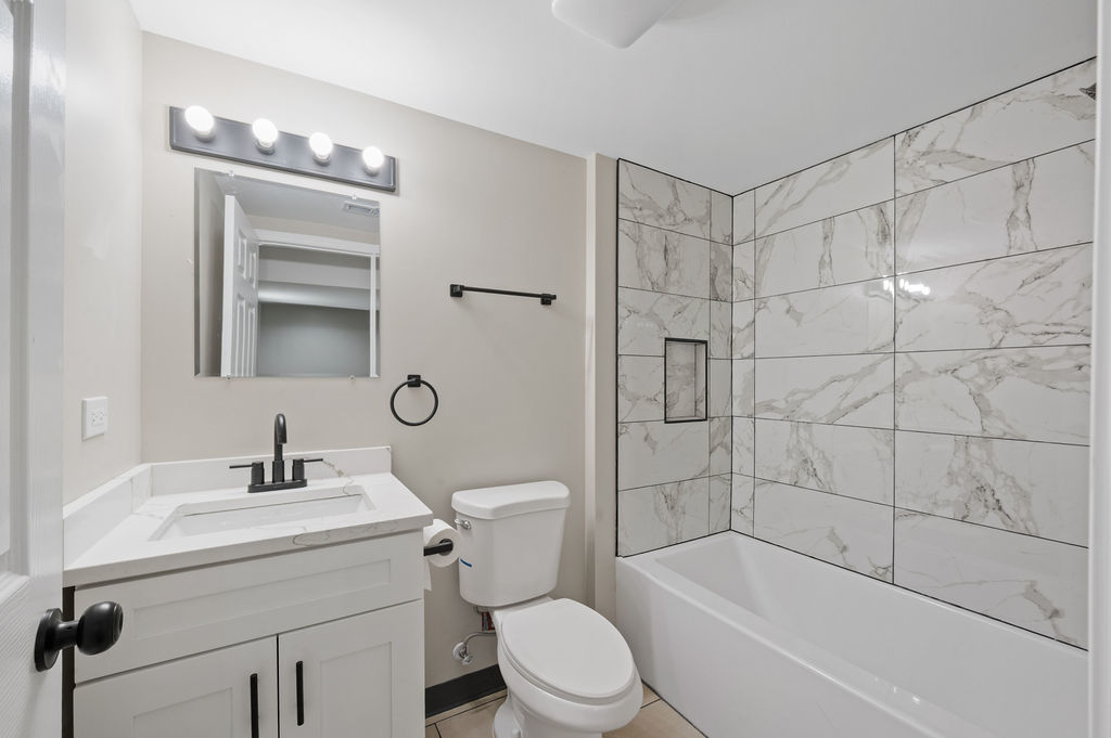 8613 South Colfax Avenue Chicago IL 60617