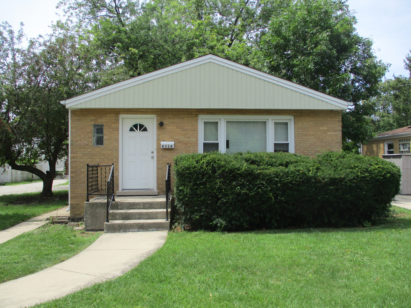 4334 Raymond Avenue Brookfield IL 60513