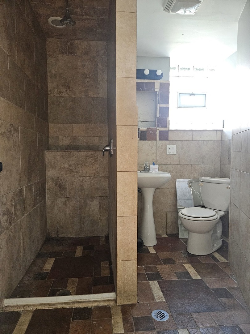 6732 South Peoria Street Chicago IL 60621