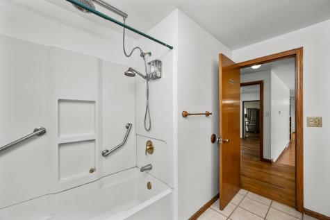 2400 27TH Street Rock Island IL 61201