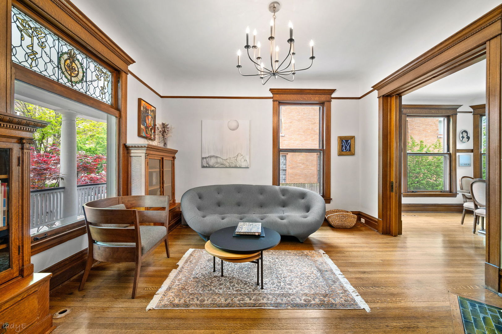 819 West Junior Terrace Chicago IL 60613