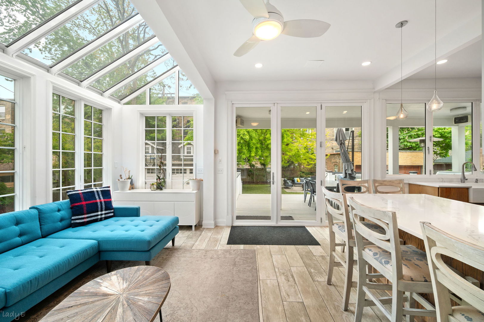 819 West Junior Terrace Chicago IL 60613