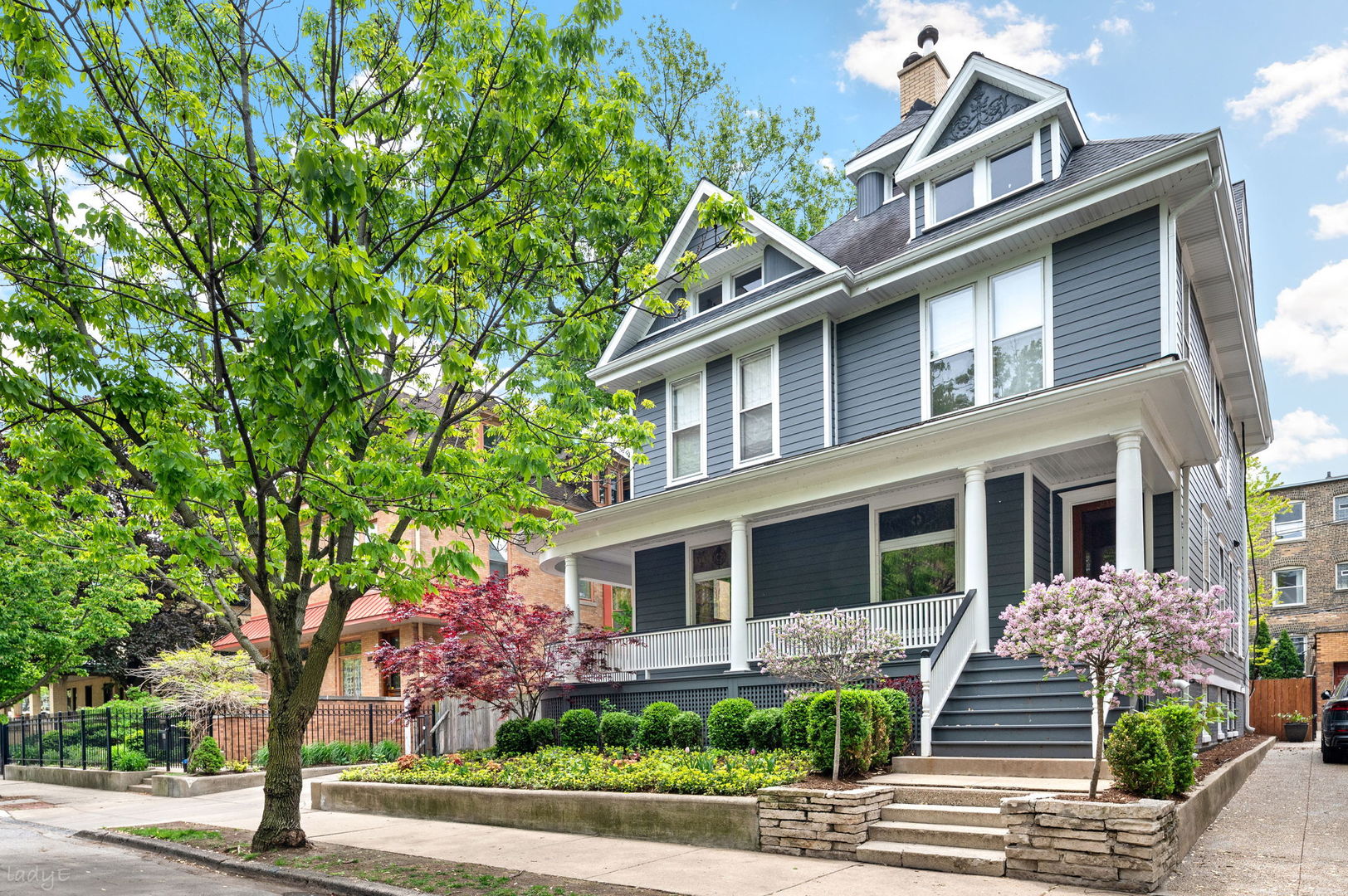 819 West Junior Terrace Chicago IL 60613