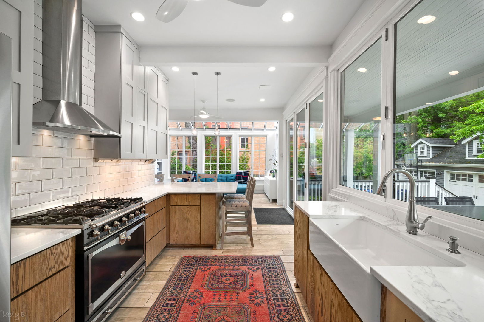 819 West Junior Terrace Chicago IL 60613