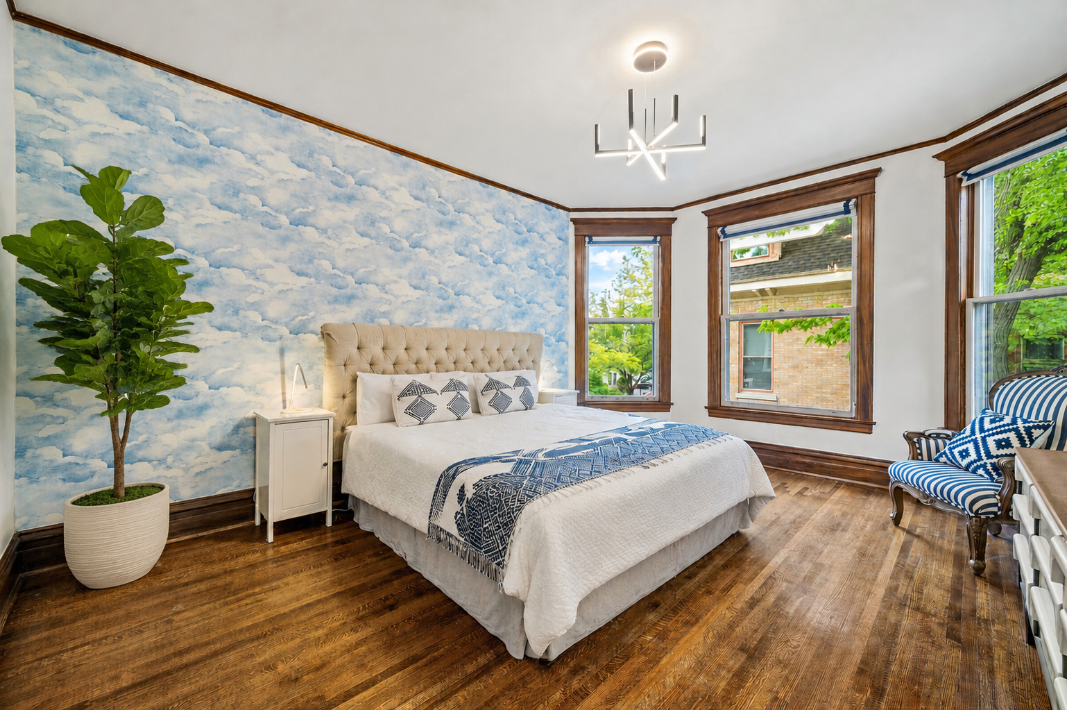 819 West Junior Terrace Chicago IL 60613