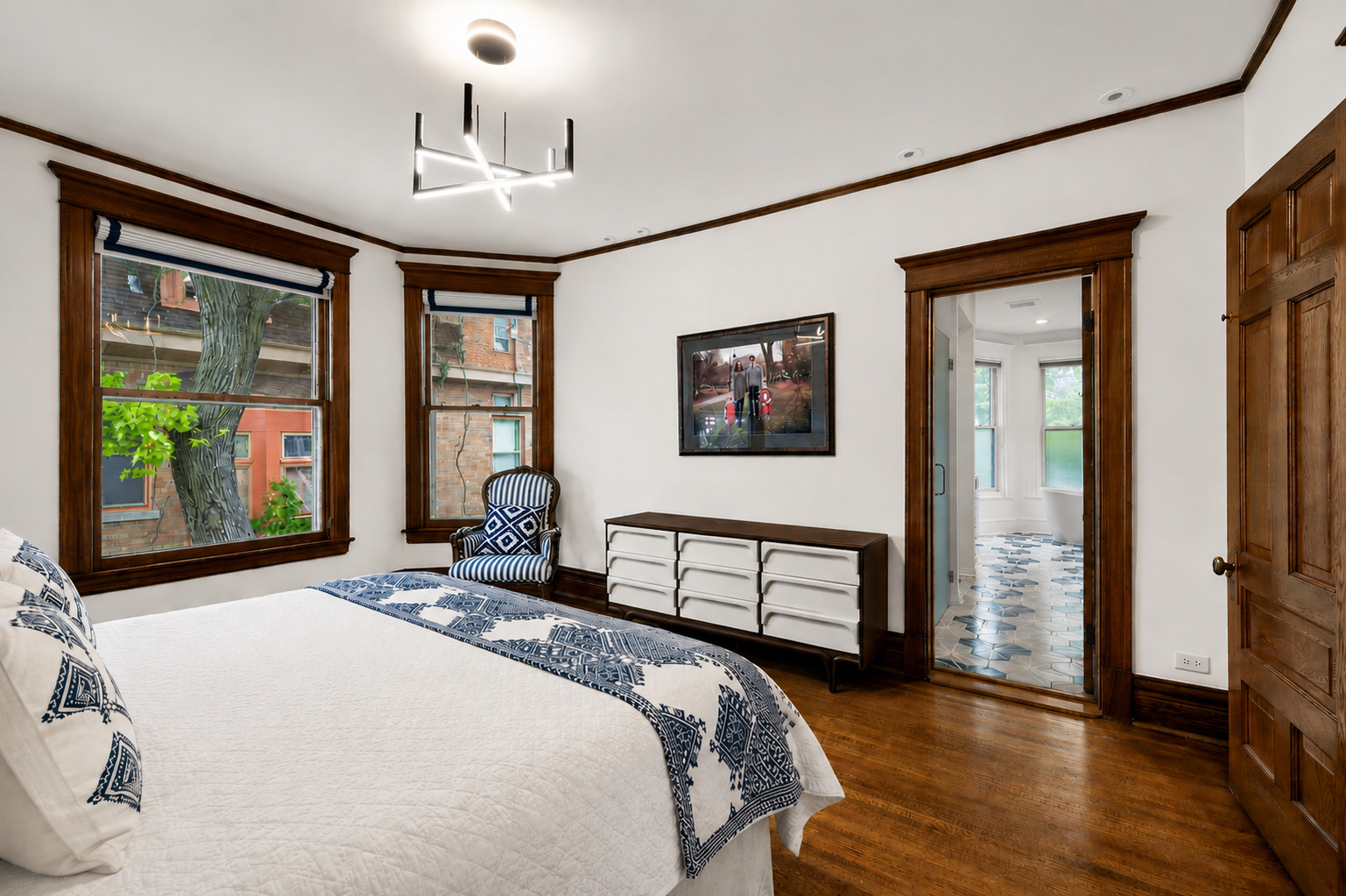 819 West Junior Terrace Chicago IL 60613
