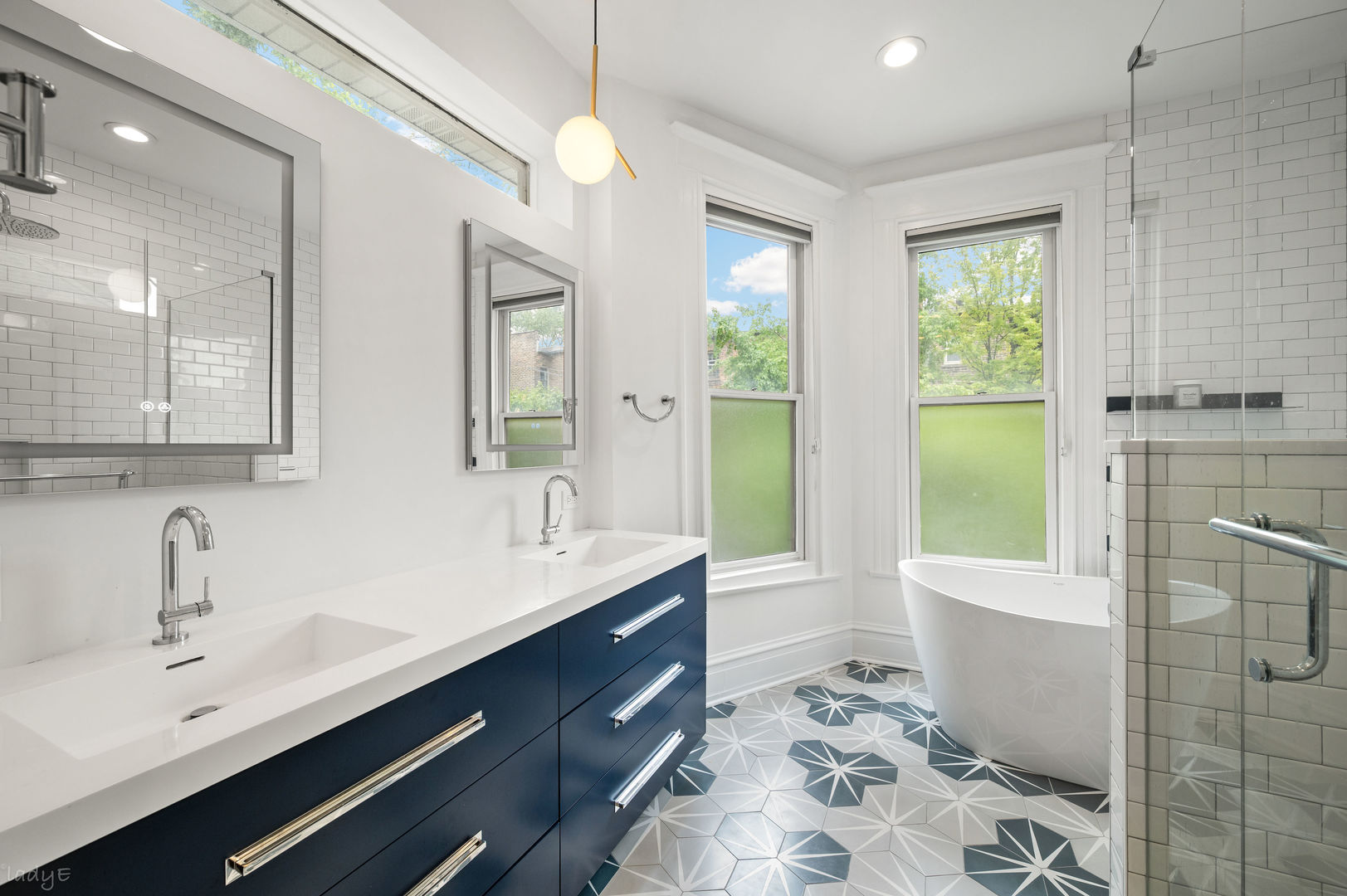 819 West Junior Terrace Chicago IL 60613