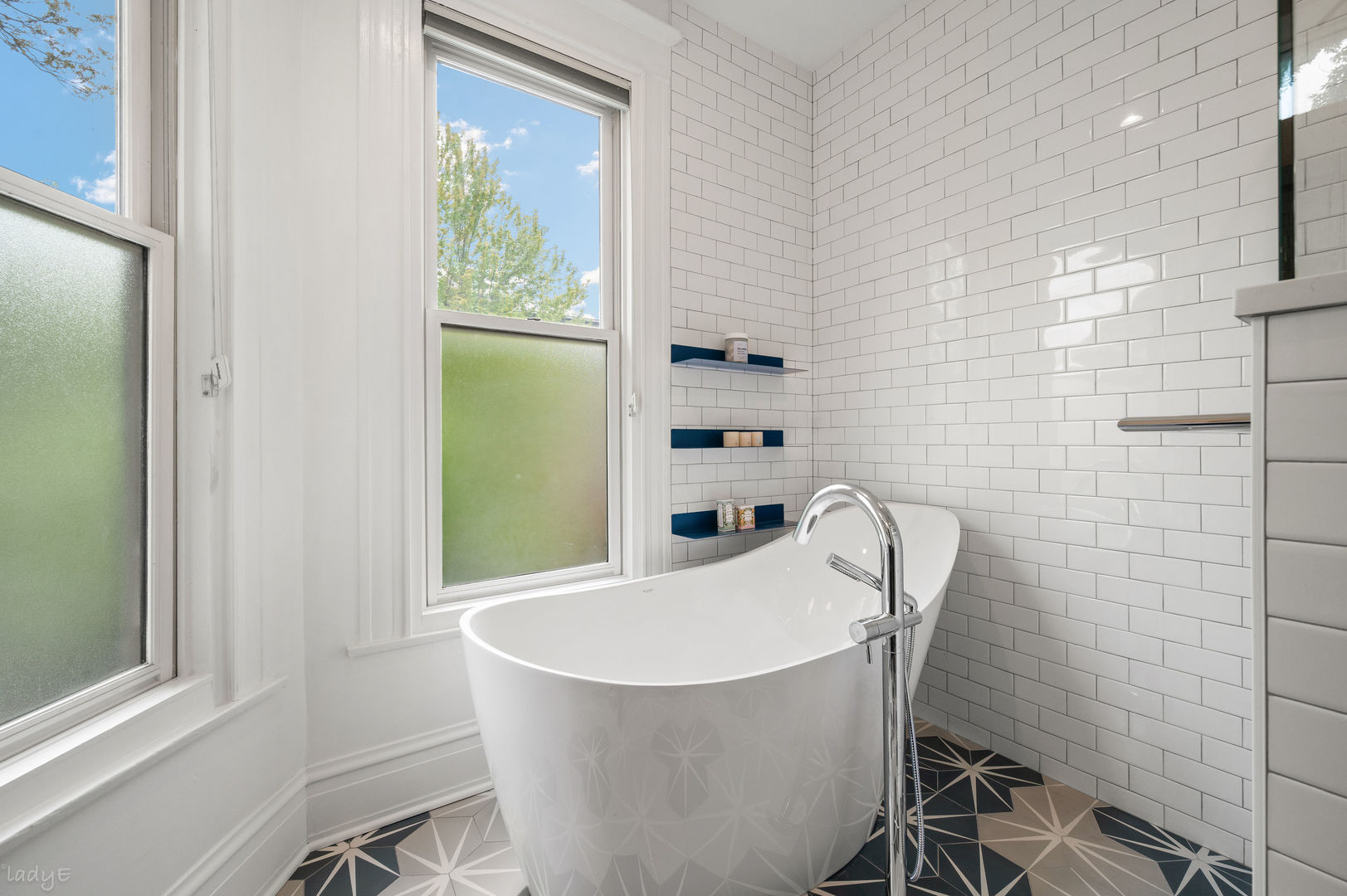 819 West Junior Terrace Chicago IL 60613