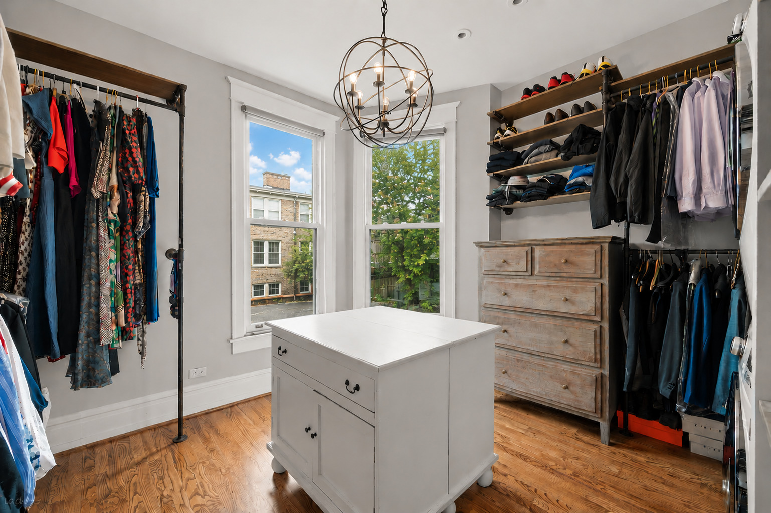 819 West Junior Terrace Chicago IL 60613