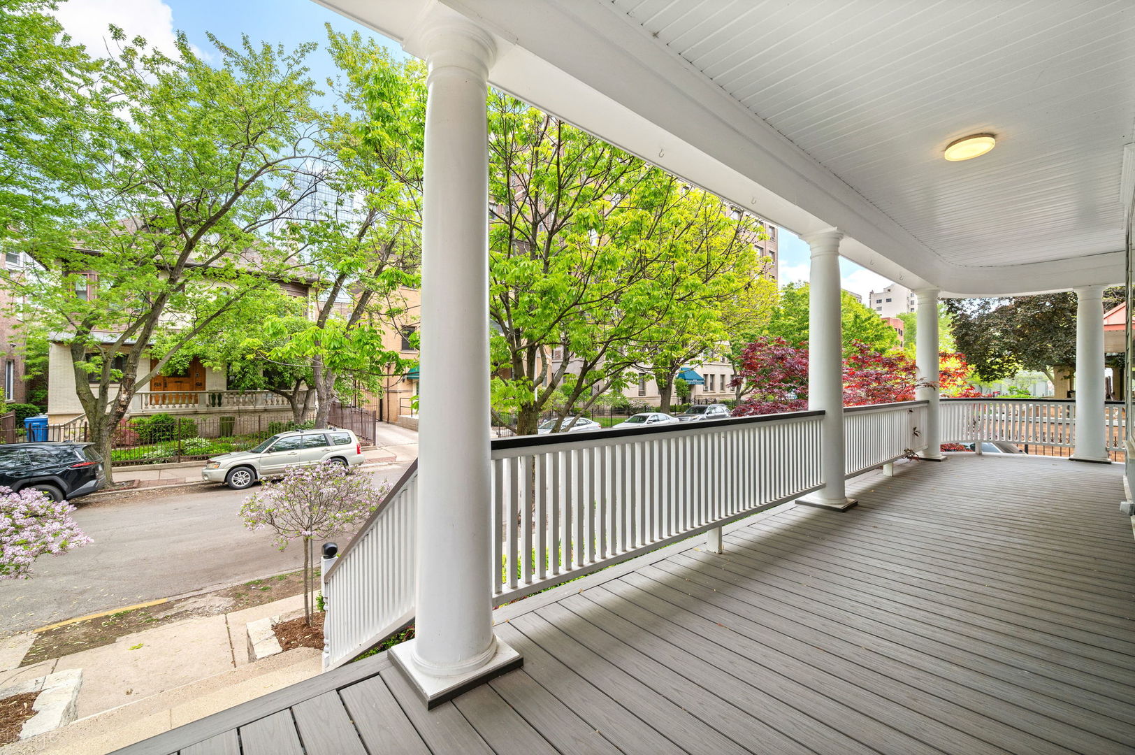 819 West Junior Terrace Chicago IL 60613