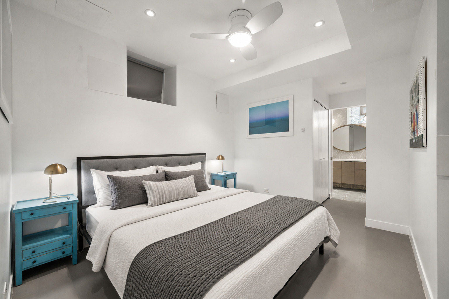 819 West Junior Terrace Chicago IL 60613