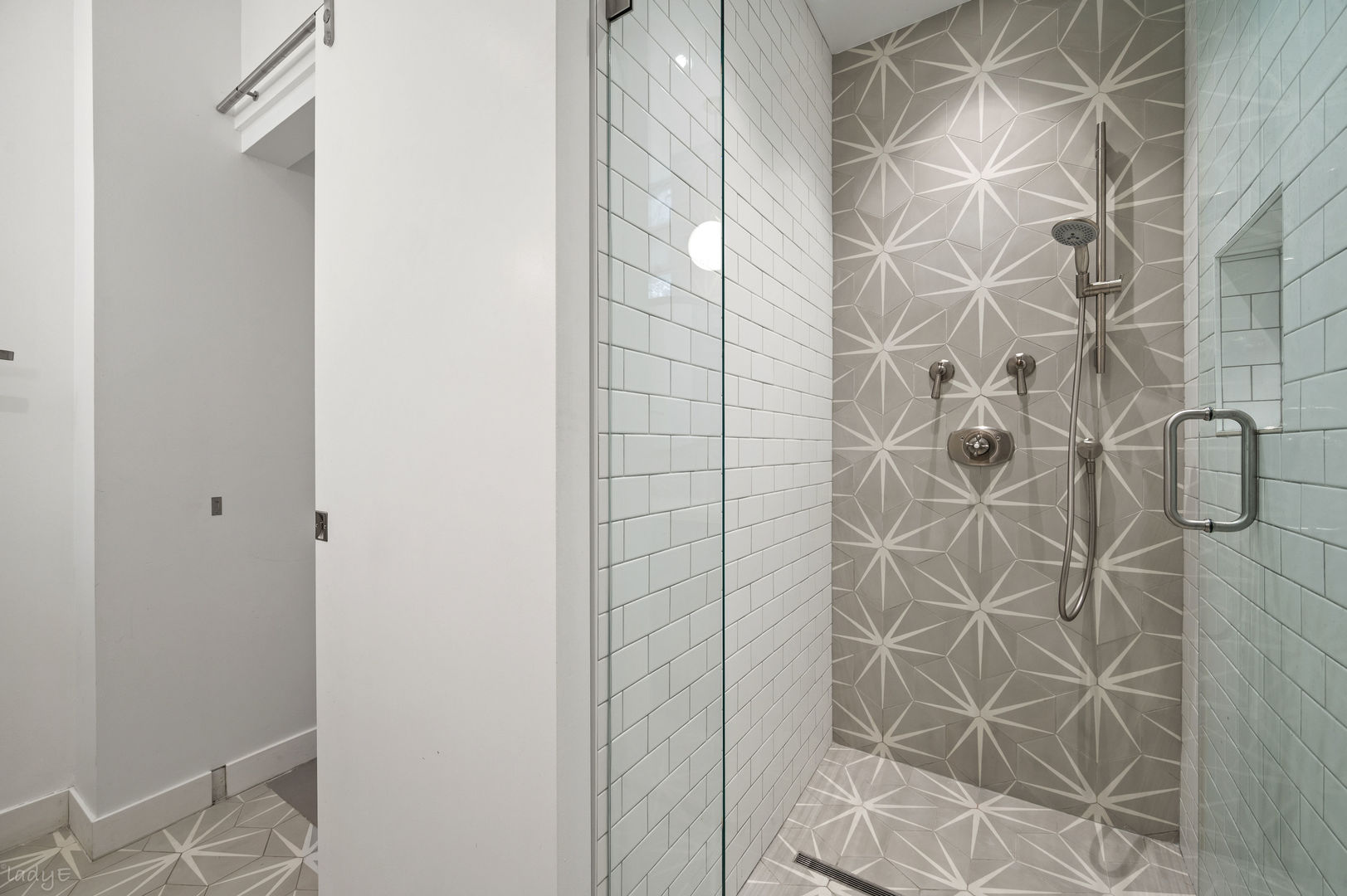 819 West Junior Terrace Chicago IL 60613