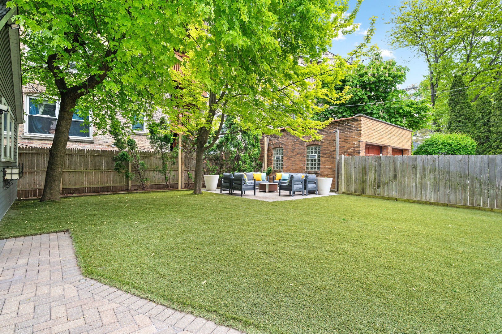 819 West Junior Terrace Chicago IL 60613