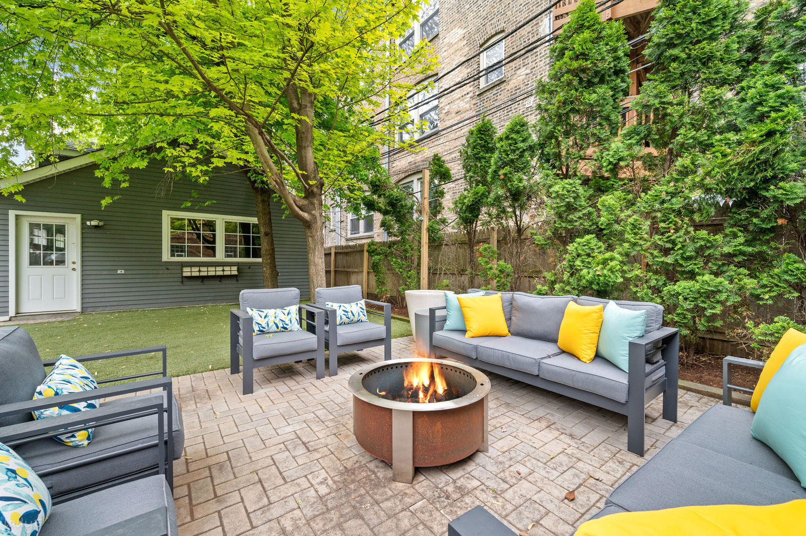 819 West Junior Terrace Chicago IL 60613