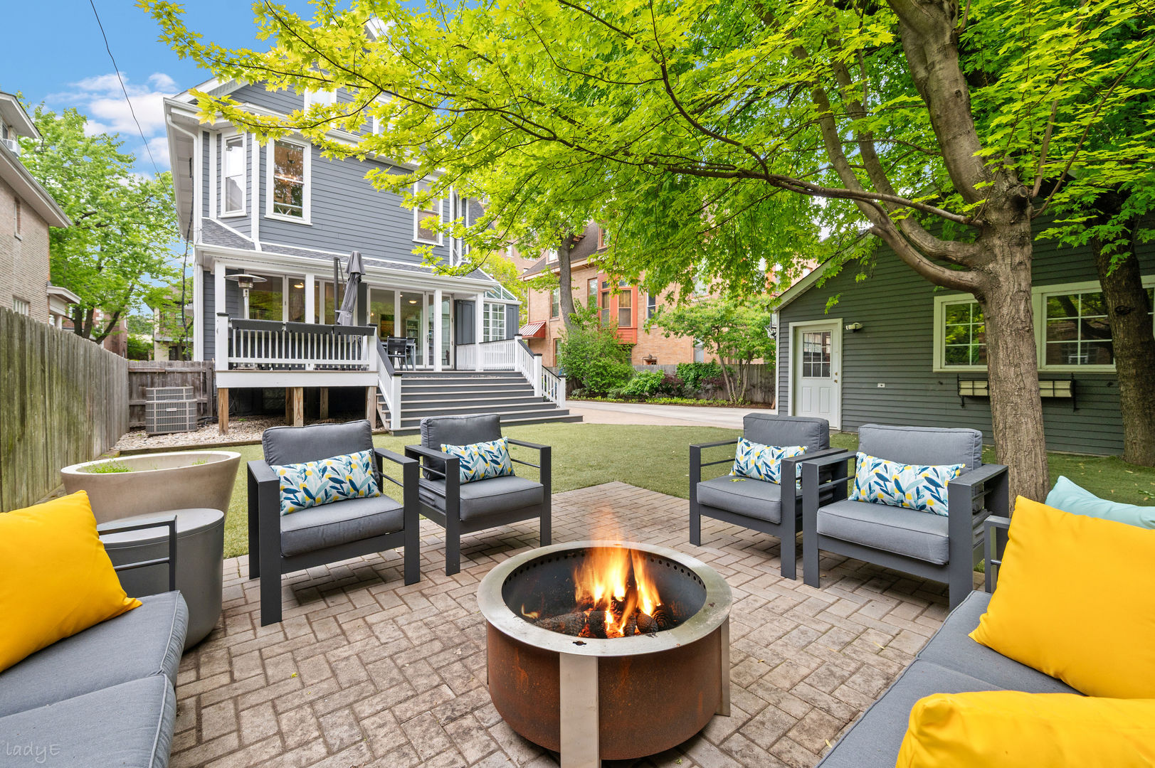 819 West Junior Terrace Chicago IL 60613