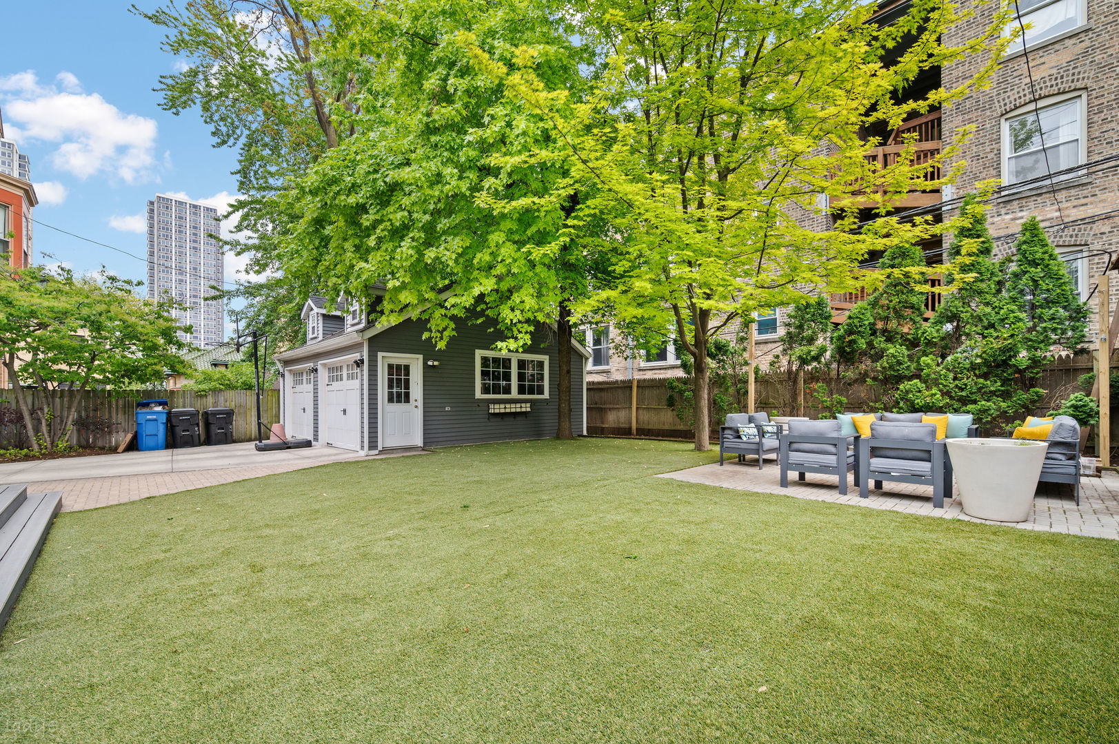 819 West Junior Terrace Chicago IL 60613