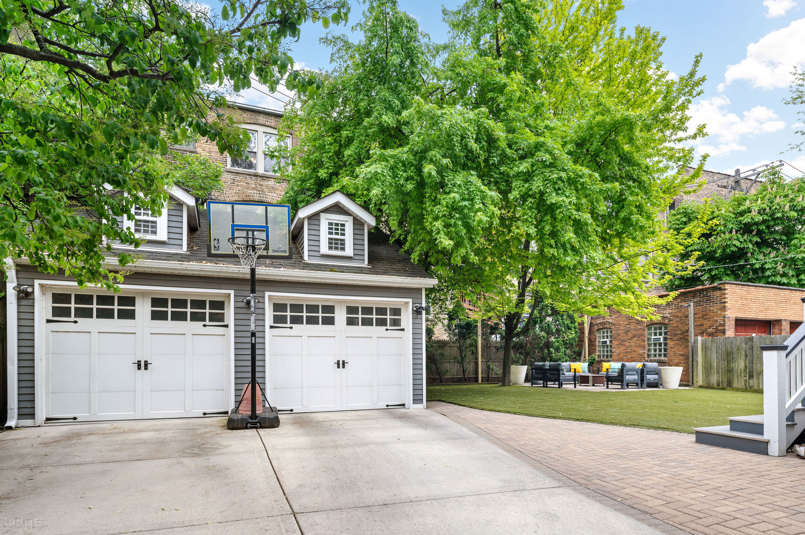 819 West Junior Terrace Chicago IL 60613