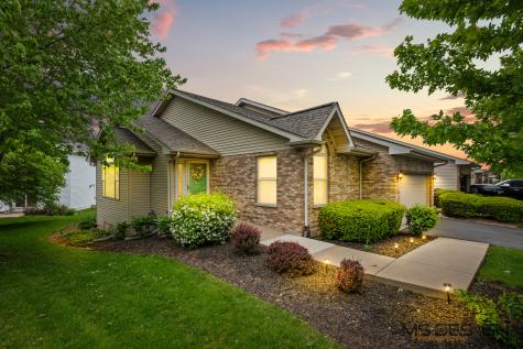 915 Foxpointe Drive Sycamore IL 60178