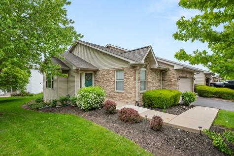 915 Foxpointe Drive Sycamore IL 60178