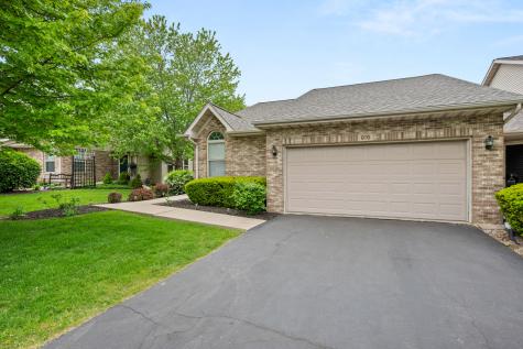 915 Foxpointe Drive Sycamore IL 60178