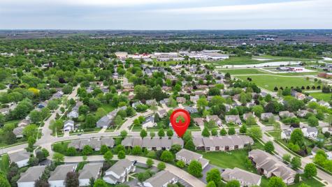 915 Foxpointe Drive Sycamore IL 60178