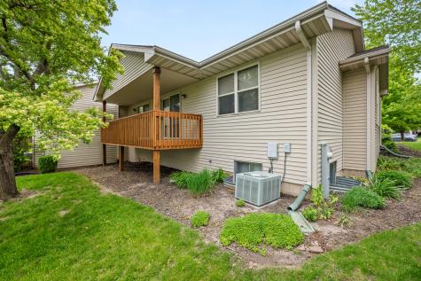 915 Foxpointe Drive Sycamore IL 60178