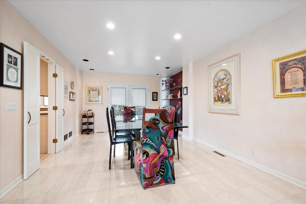 3918 Enfield Avenue Skokie IL 60076