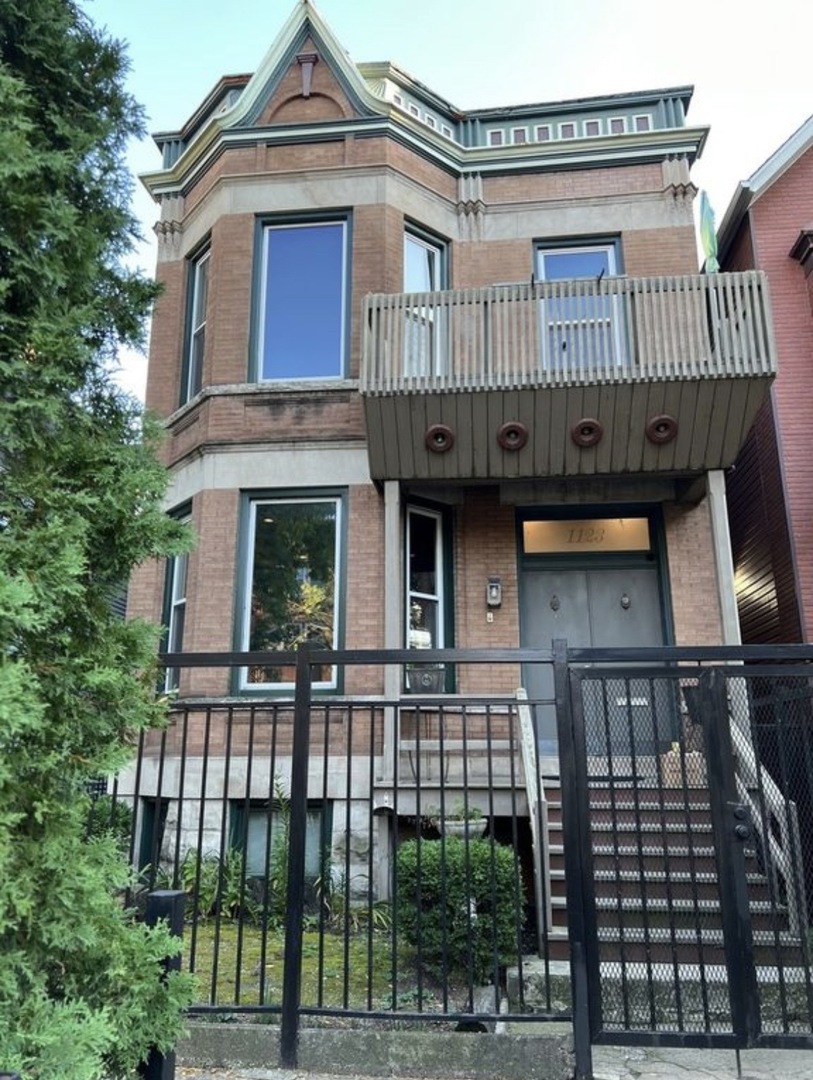 1123 West Addison Street Chicago IL 60613