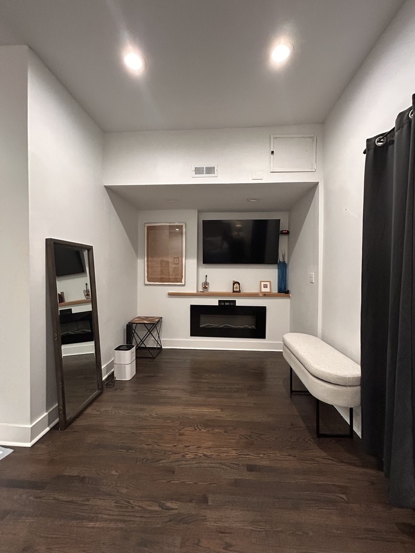 1123 West Addison Street Chicago IL 60613