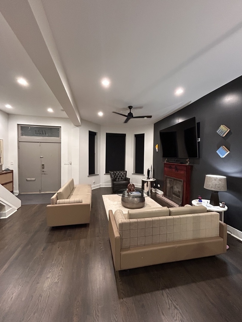 1123 West Addison Street Chicago IL 60613