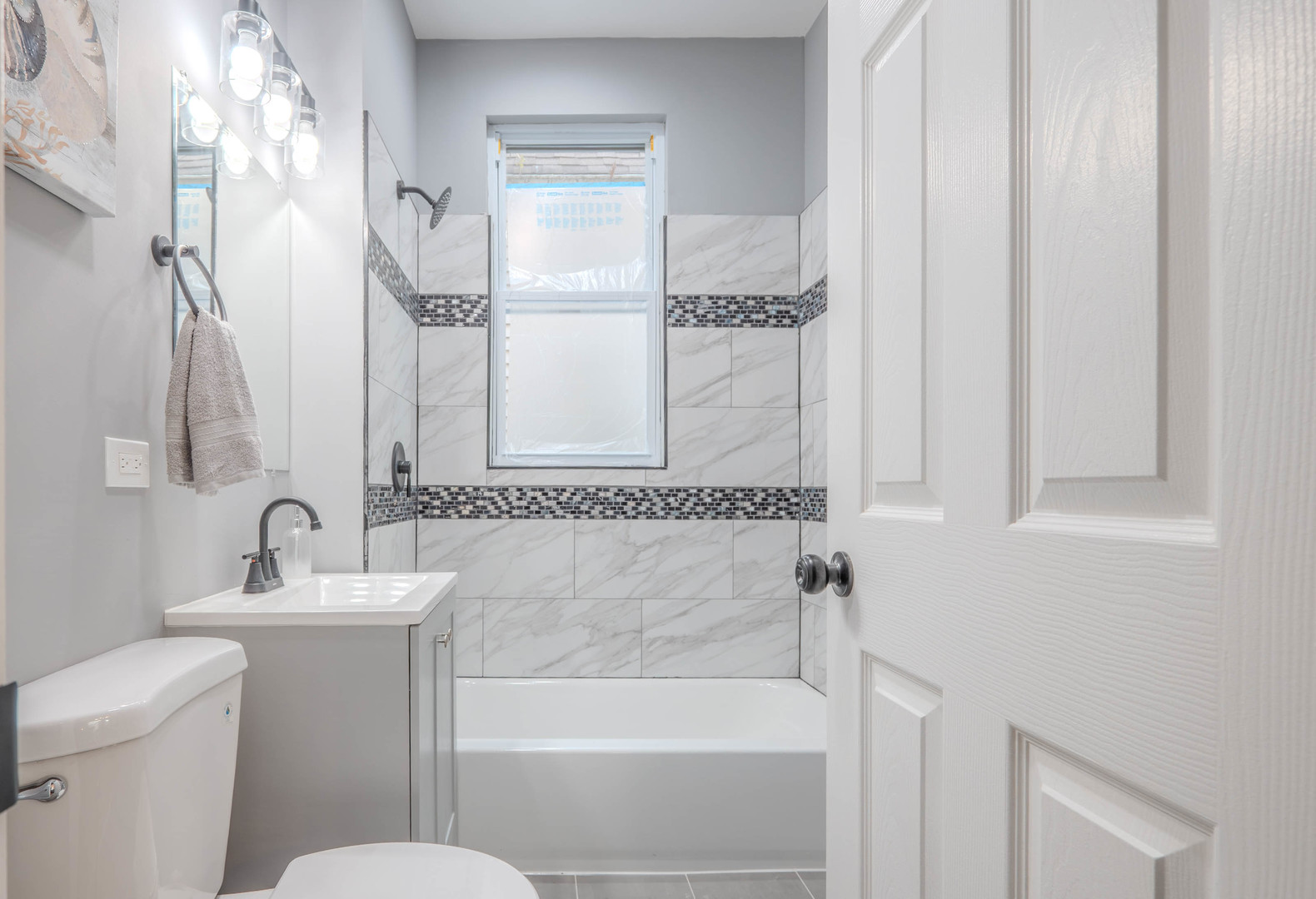 7836 South Saint Lawrence Avenue Chicago IL 60619