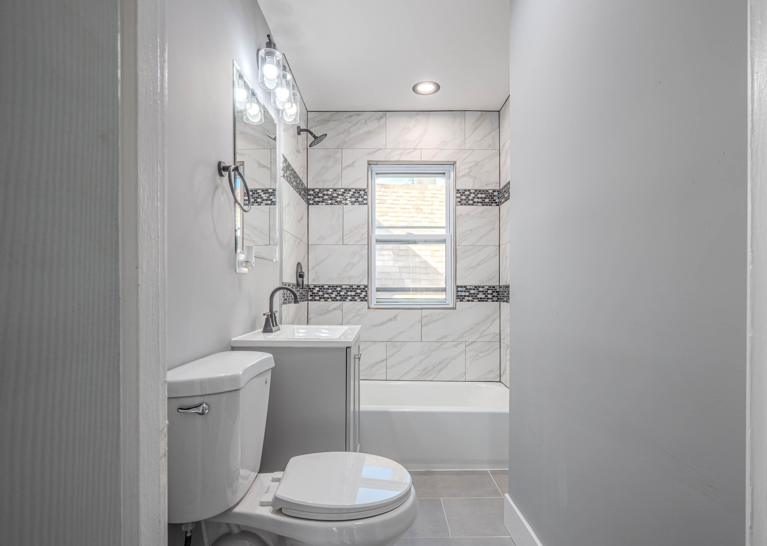 7836 South Saint Lawrence Avenue Chicago IL 60619