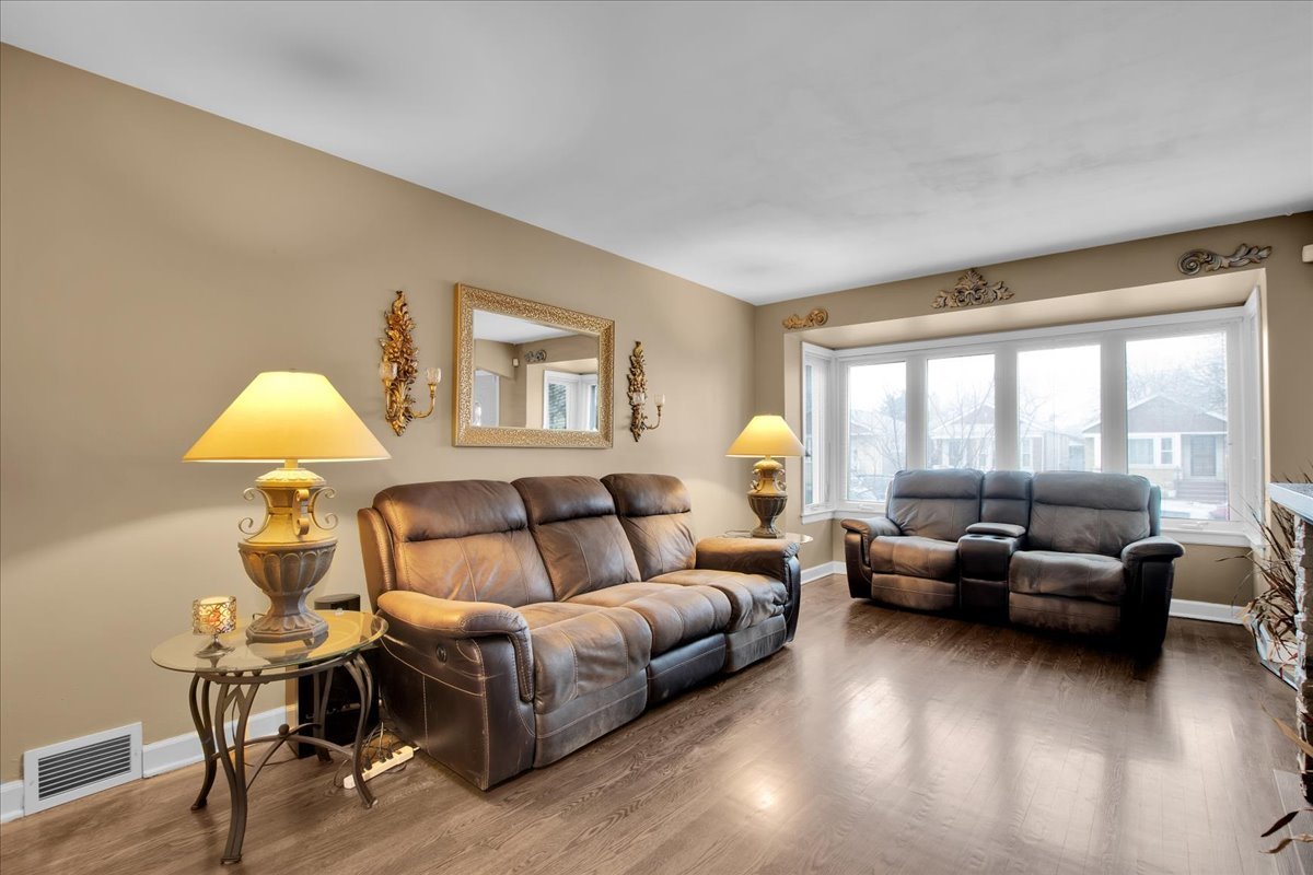 6719 South Keeler Avenue Chicago IL 60629