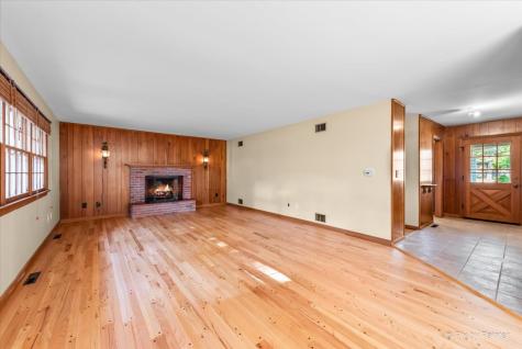 977 Lindenwood Drive Aurora IL 60506