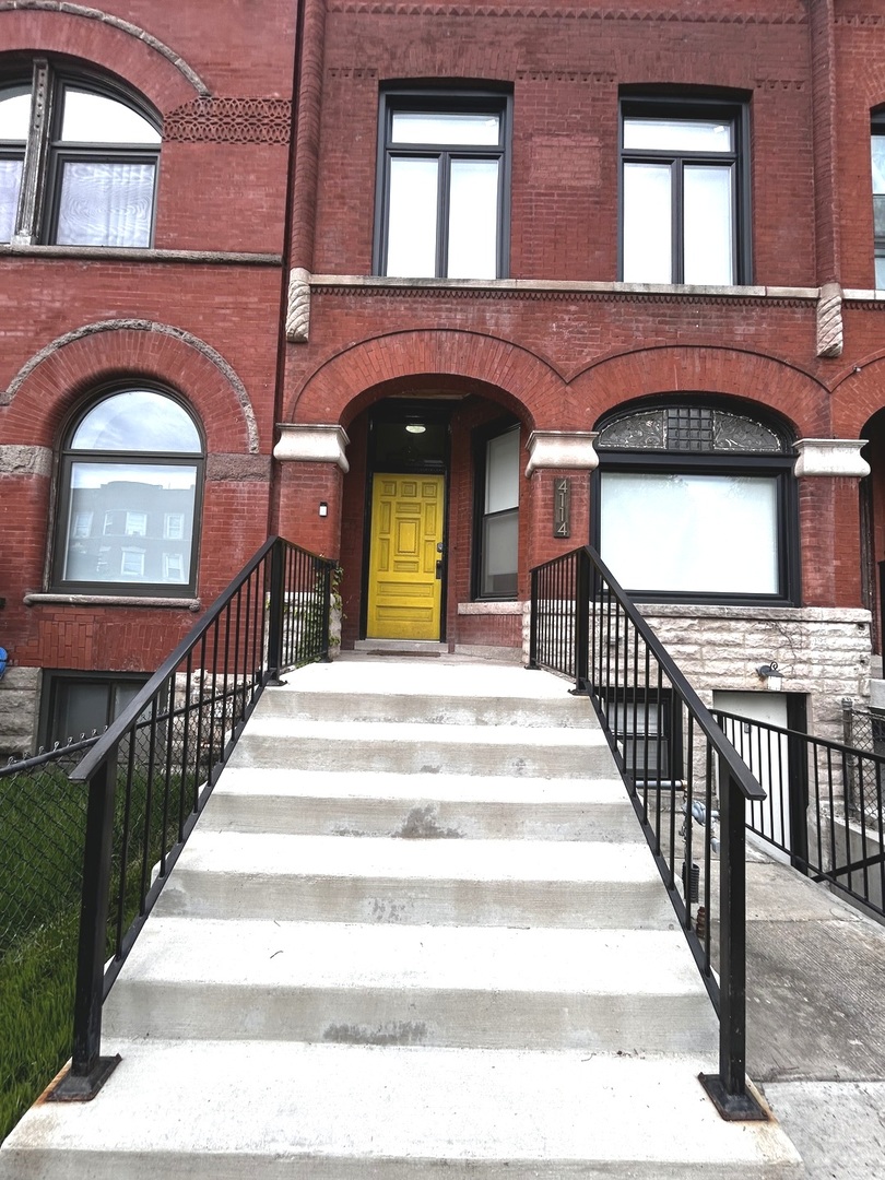 4114 South Ellis Avenue Chicago IL 60653