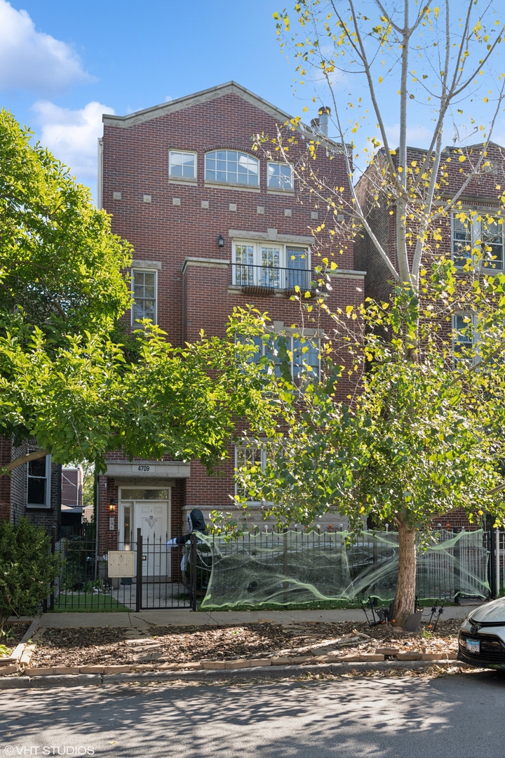 4709 North Rockwell Street Chicago IL 60625