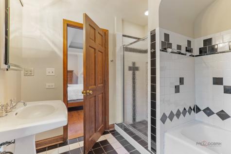 1380 Valley Road Bannockburn IL 60015