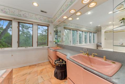 1380 Valley Road Bannockburn IL 60015