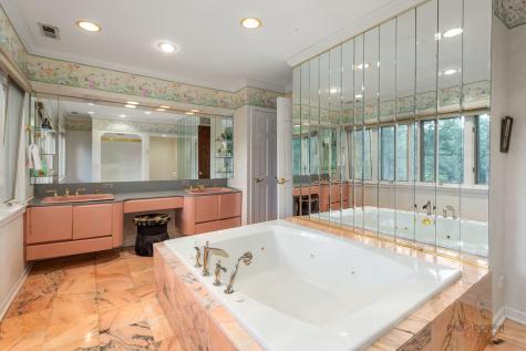 1380 Valley Road Bannockburn IL 60015