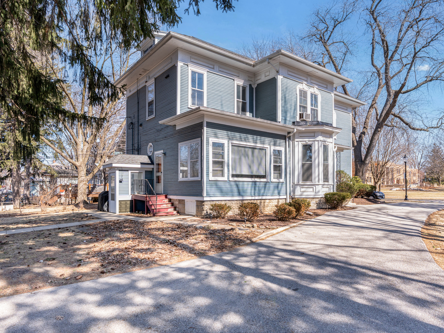 133 North Brainard Street Naperville IL 60540
