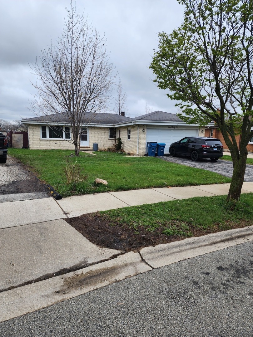 246 West Parkview Drive Addison IL 60101