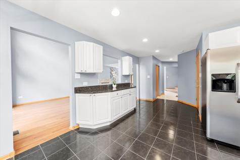 7124 168TH Street Tinley Park IL 60477