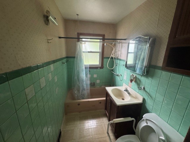 215 North Ohio Street Aurora IL 60505