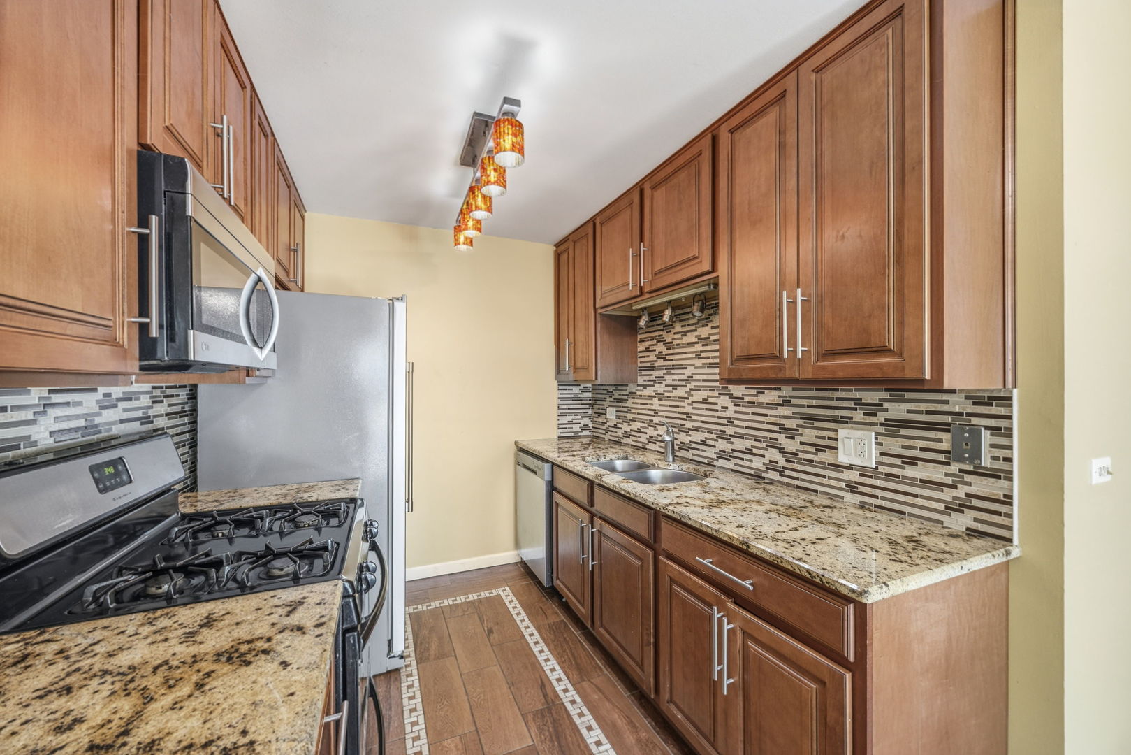636 Forum Drive Roselle IL 60172