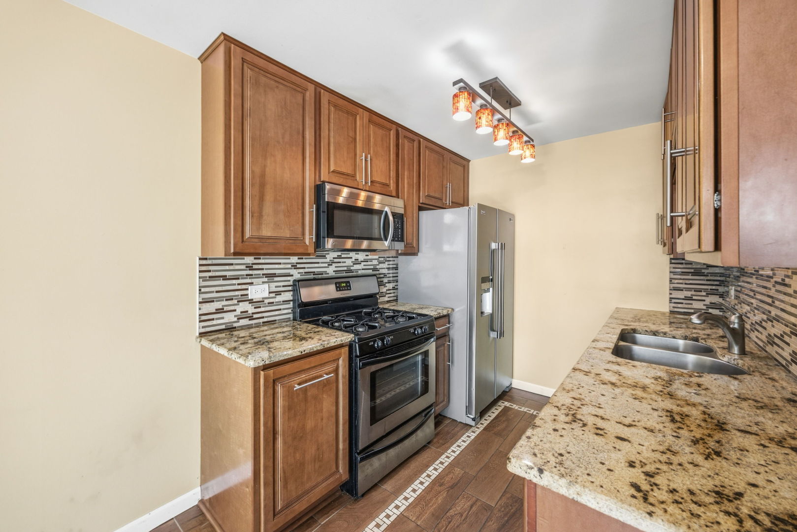 636 Forum Drive Roselle IL 60172