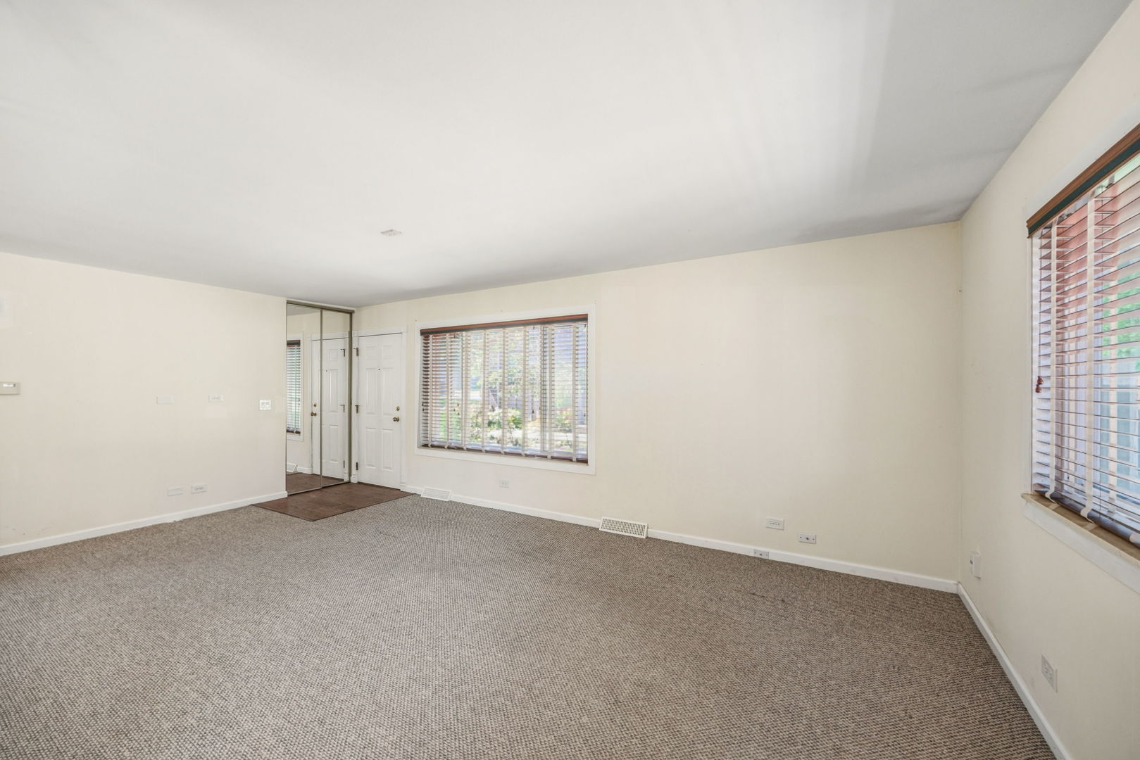 636 Forum Drive Roselle IL 60172