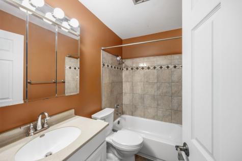 636 Forum Drive Roselle IL 60172
